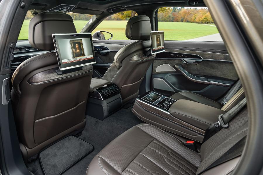 Интерьер Audi A8 L 50 TDI Quattro (D5) 2017 года  (UK) (фото 25 из 40)